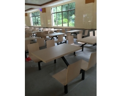 四人餐桌